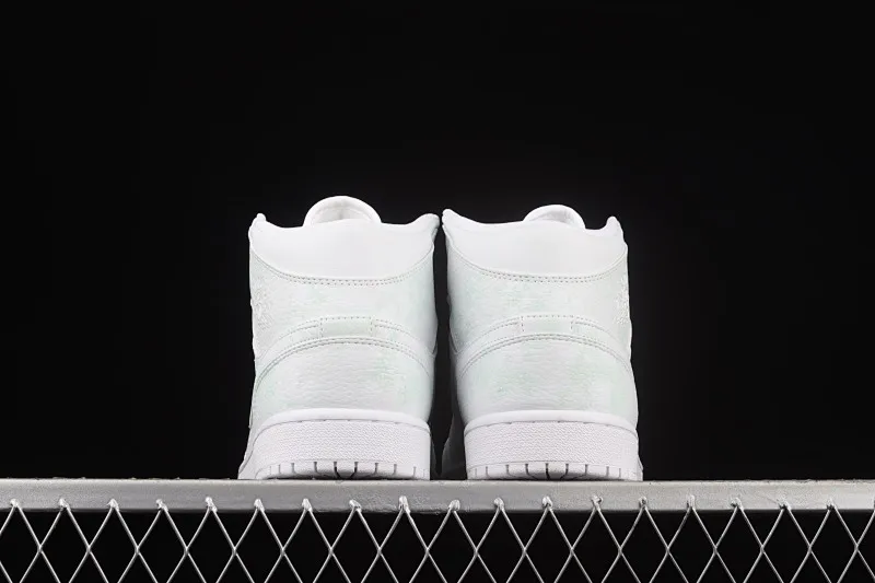 All Categories Air Jordan Jordan Series Basketball Shoes Air Jordan 1 Mid Air Jordan 1 Mid AJ1 Joe 1 Starry Sky Thermal Sensing China Basketball Shoes 554725-130
